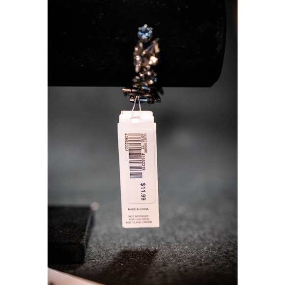 Versona Flower Gem Bracelet - Picture 3 of 3